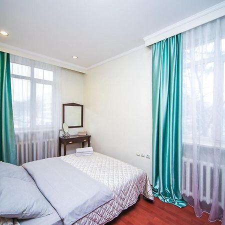 Apartment Ploshchad Pobedy 3 Komnaty Minsk Exterior photo