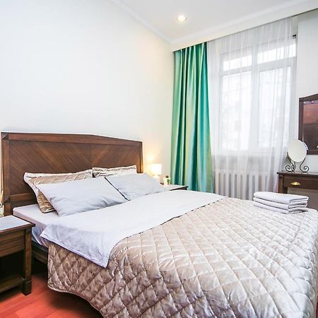 Apartment Ploshchad Pobedy 3 Komnaty Minsk Exterior photo