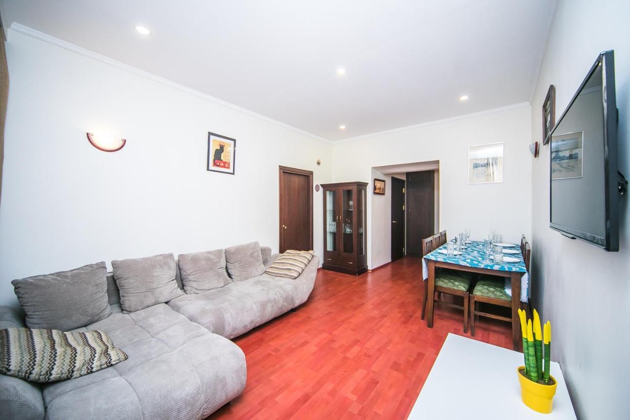 Apartment Ploshchad Pobedy 3 Komnaty Minsk Exterior photo