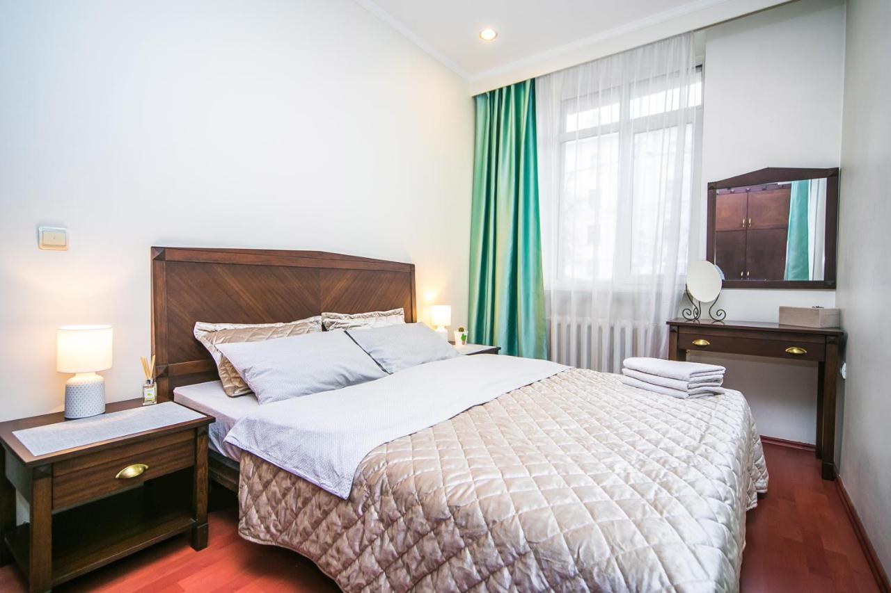 Apartment Ploshchad Pobedy 3 Komnaty Minsk Exterior photo