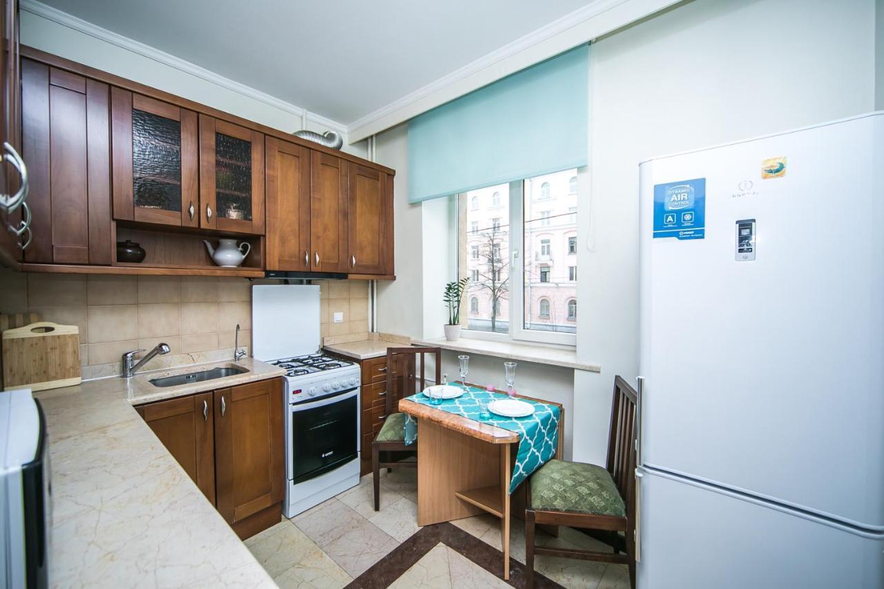 Apartment Ploshchad Pobedy 3 Komnaty Minsk Exterior photo
