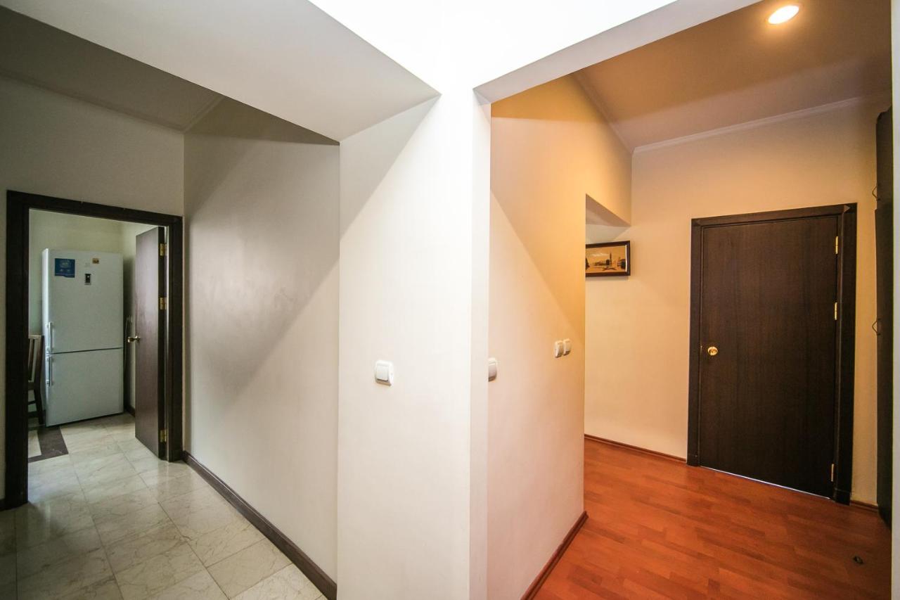Apartment Ploshchad Pobedy 3 Komnaty Minsk Exterior photo